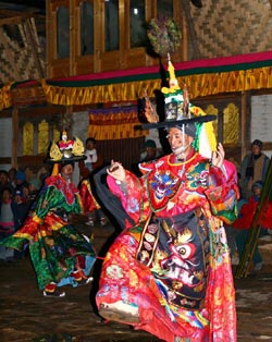 Tänzer beim Thimphu Tempelfest
